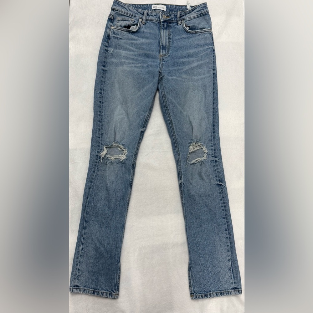 Zara (US6) Distressed Straight Leg Denim Jeans in Light Blue